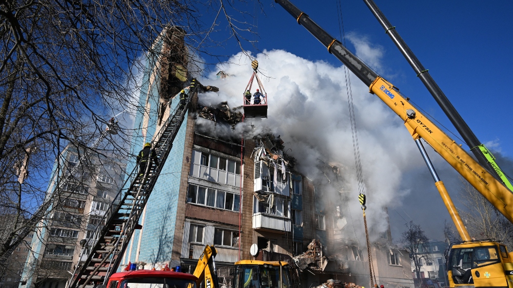 US presses Ukraine to cede land as Russian strikes kill 26